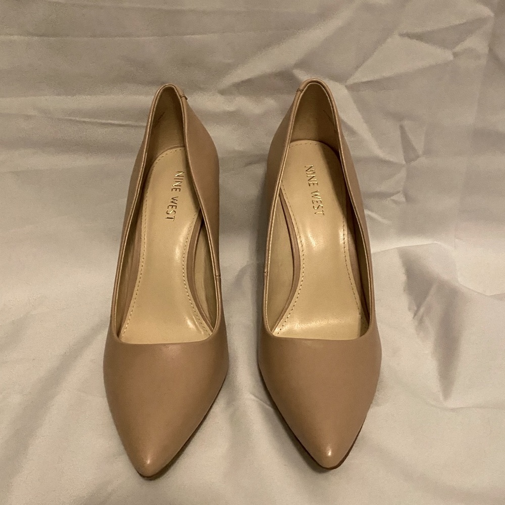 NINE WEST PUMPS cream/nude SIZE 7